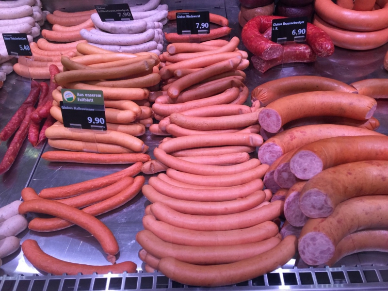 charcuterie-DALUIS-min_sausages_meat_butchery-1069321